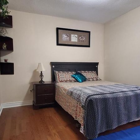 Beautiful House In Mississauga Apartment Bagian luar foto