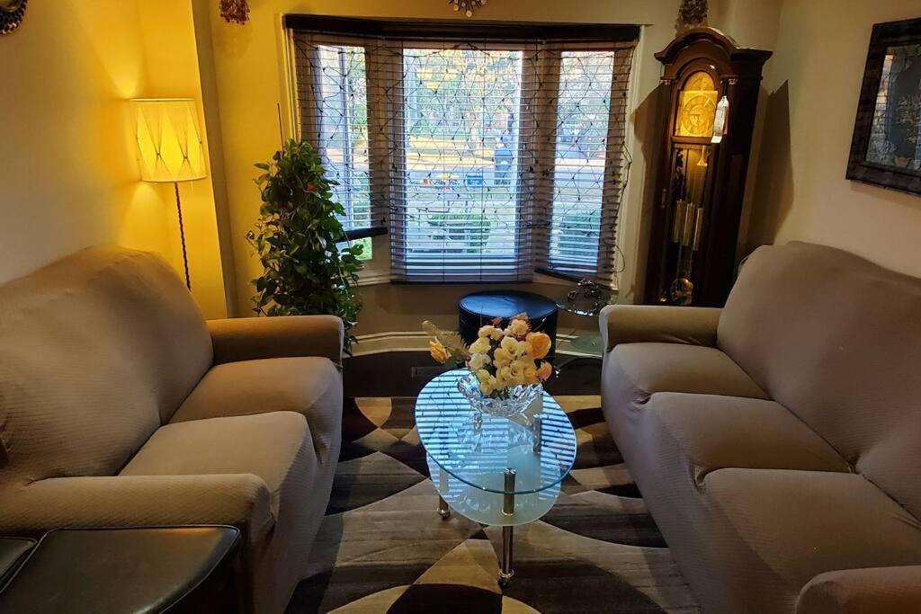 Beautiful House In Mississauga Apartment Bagian luar foto