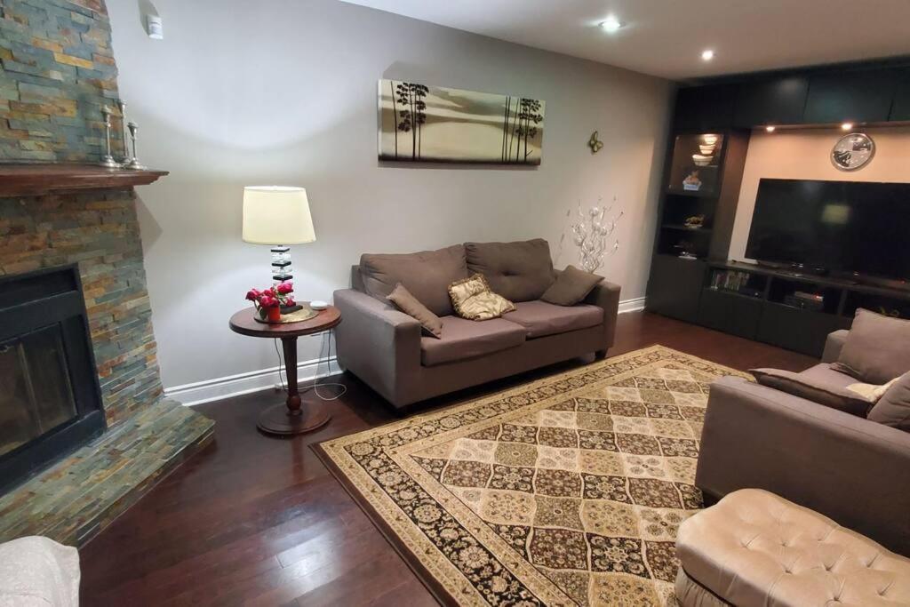 Beautiful House In Mississauga Apartment Bagian luar foto