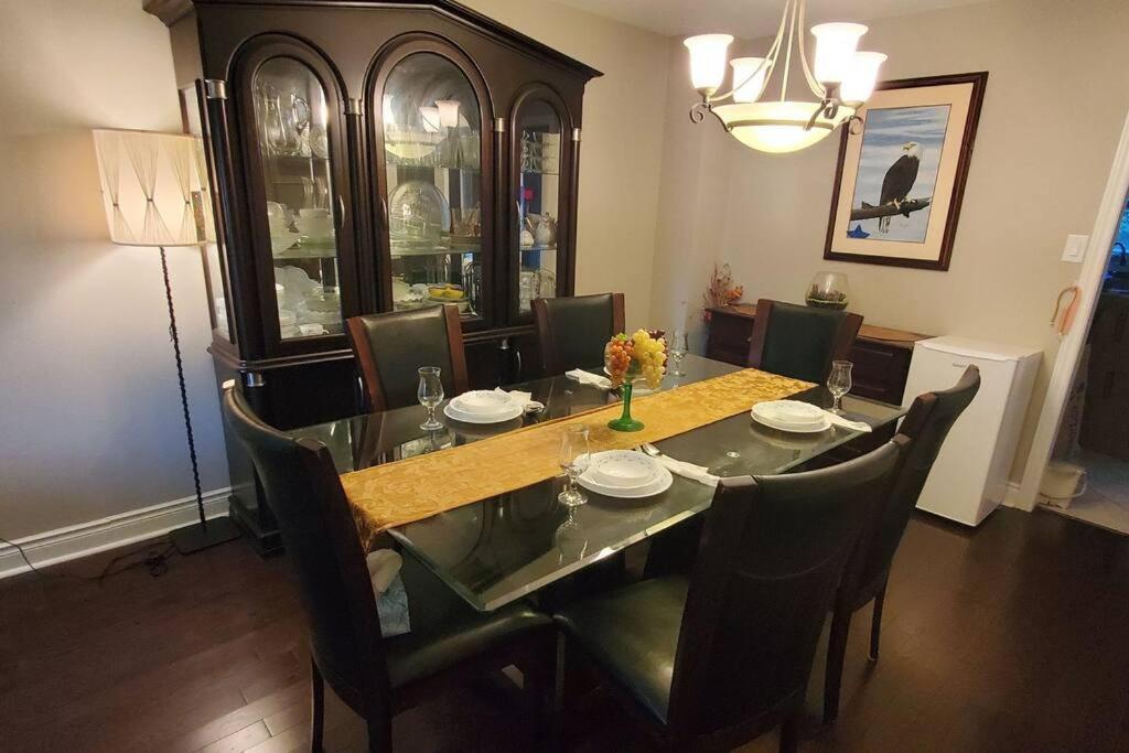 Beautiful House In Mississauga Apartment Bagian luar foto
